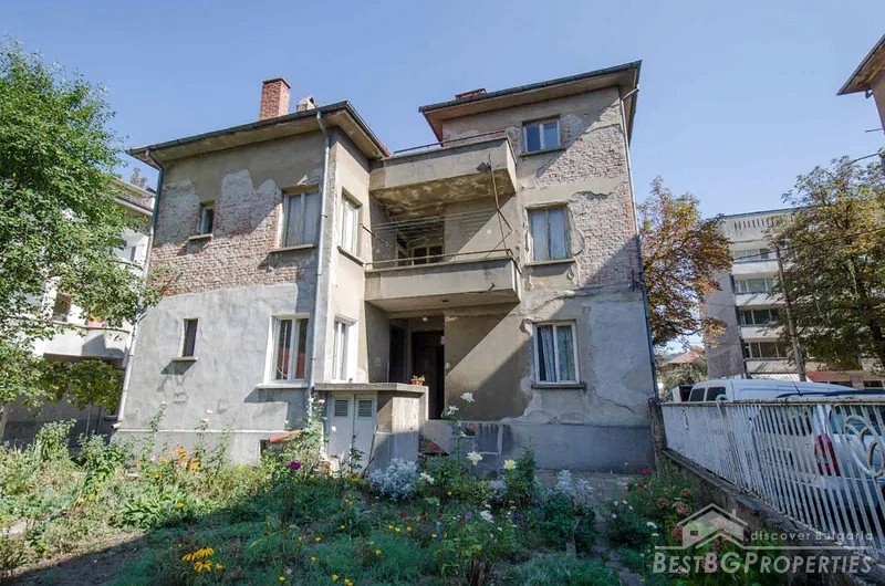Трехэтажный дом на продажу в городе Габрово