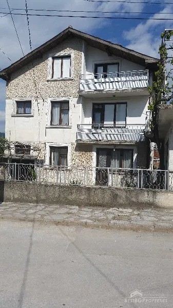 Продается трехэтажный дом в городе Ракитово