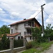 Трехэтажный дом с хозяйственными постройками на продажу недалеко от Велико Тырново