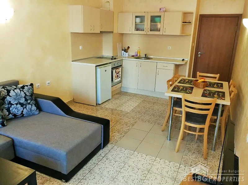 Трехкомнатная меблированная квартира на продажу на Солнечном берегу