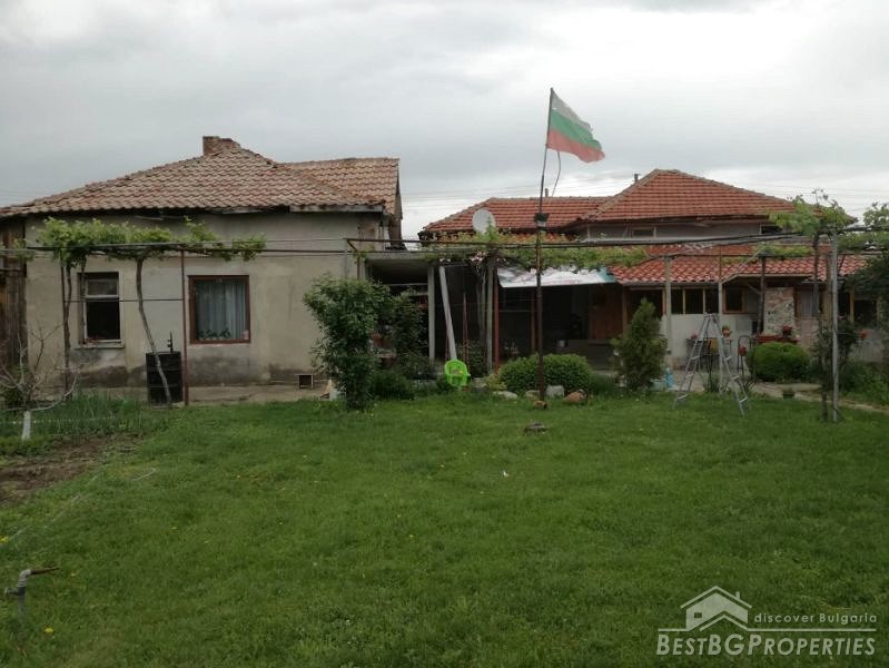 Два дома на общем участке земли для продажи недалеко от г. Стара Загора