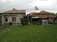 Два дома на общем участке земли для продажи недалеко от г. Стара Загора