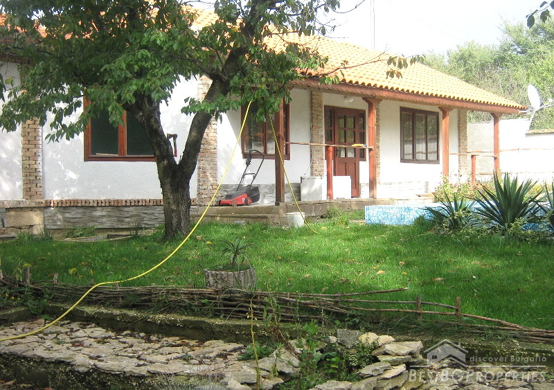 Два дома на общем земельном участке для продажи недалеко от Варны