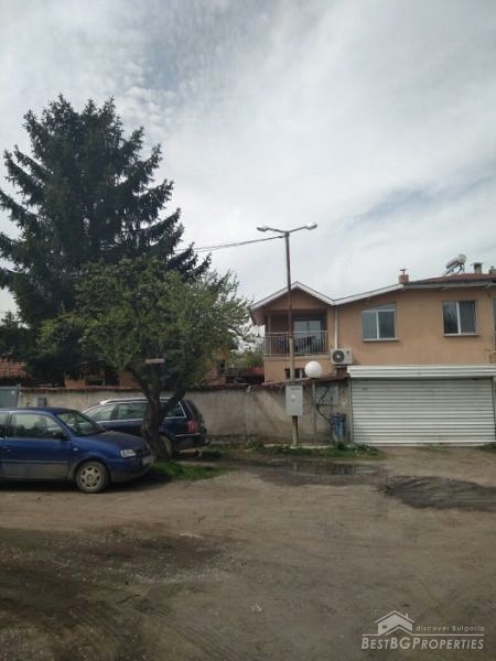 Два дома на общем участке земли в Софии