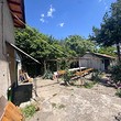 Продаются два дома с общим двором в деревне недалеко от Плевена