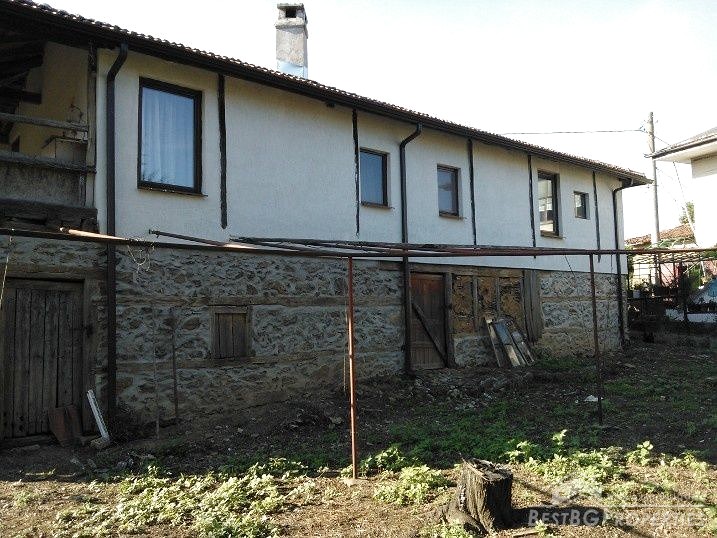 Два участка с домами для продажи недалеко от Созополя