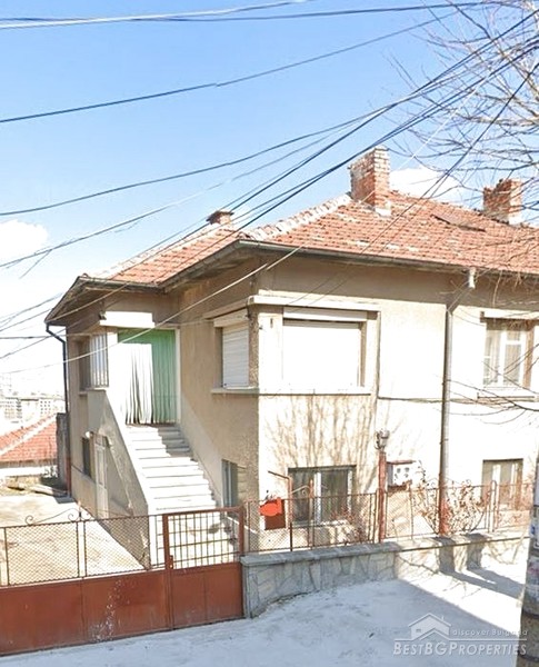 Продается двухэтажный дом в городе Хасково