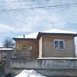 Двухэтажный дом в хорошем состоянии на продажу недалеко от Асеновграда