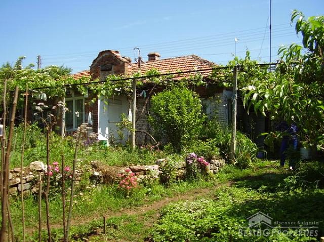 Красивые дома в сельских районах в 15 км от города Стара-Загора!