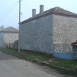 Кирпичный дом не далеко от моря