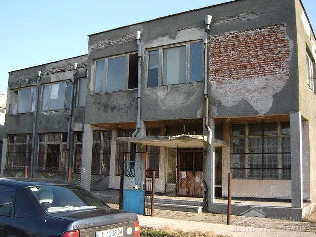 Здание в центре деревни