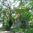 Дом в деревне с большим садом 