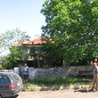 Дом в деревне с большим садом 