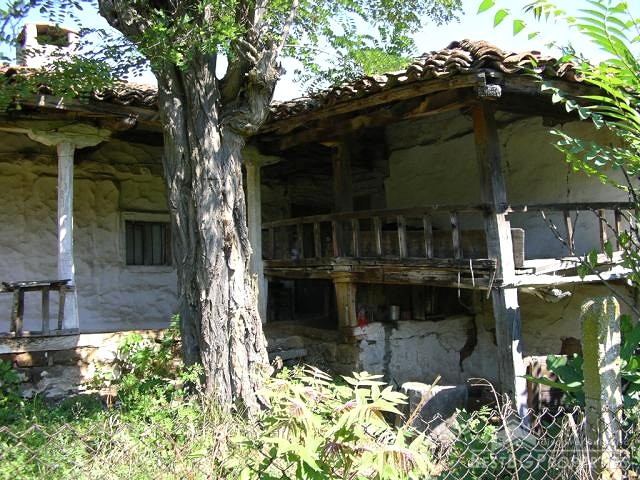 Дом для реконструкции недалеко от Хасково