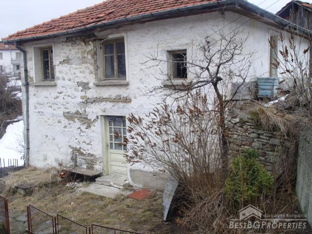 Старый дом для продажи недалеко от Пампорово