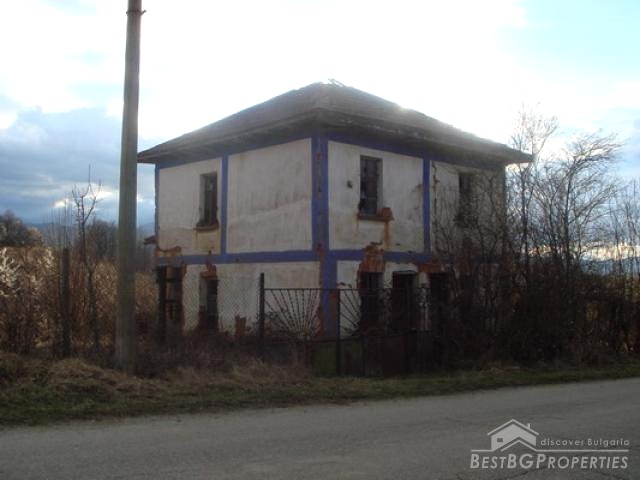 Дом недалеко от плотины озера Сопот