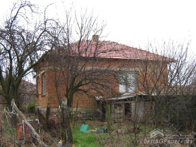 Дом с 3000 кв М сад