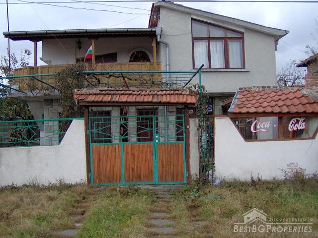 Дом с огромным земли возле Бургас