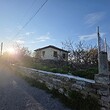 Сельский дом с большим участком земли на окраине деревни недалеко от Burgas.