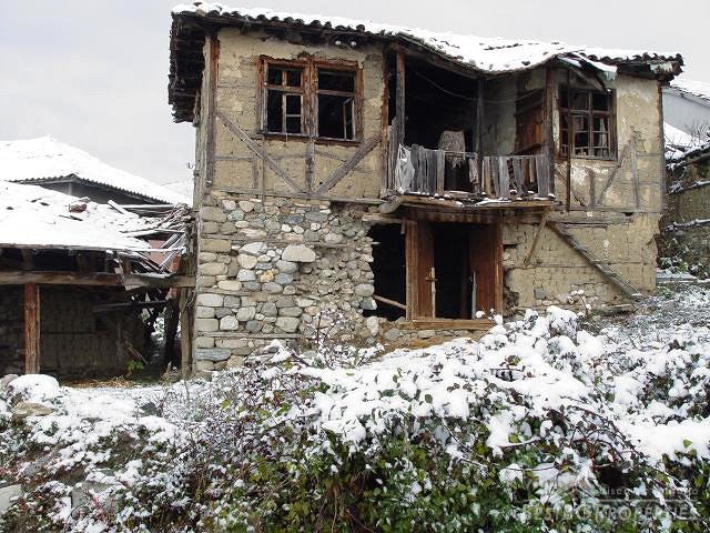 Старый дом в горах возле Сандански