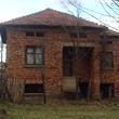 Старый дом возле плотины озера Сопот