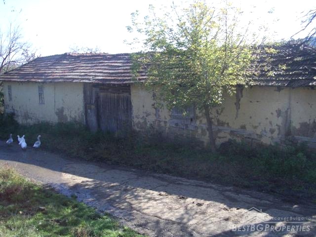 Старый сельский дом в горах