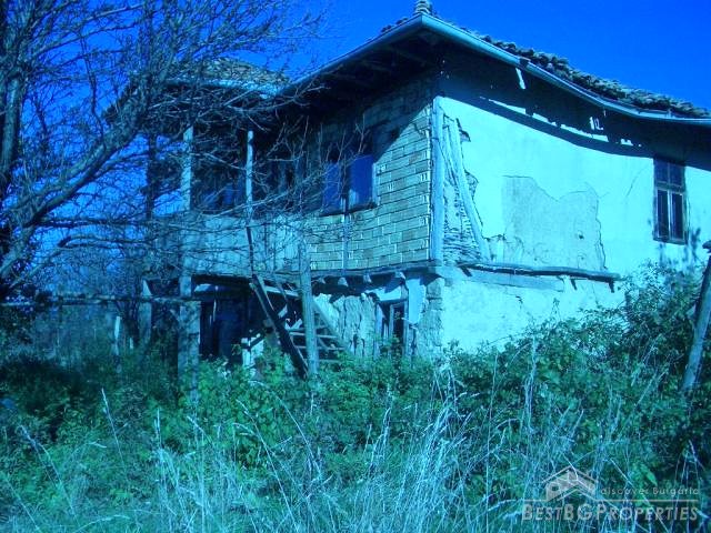 Старый дом на продажу в горах
