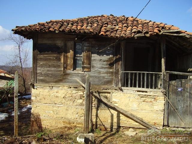 Старый сельский дом в горах для продажи 