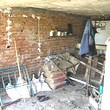 Один этажный дом и А новое здание в общий двор