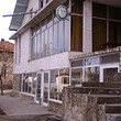 Ресторан и магазин в одном здании