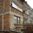 Два этажный кирпичный дом на берегу моря