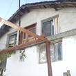 Два этажный дом в конце деревни